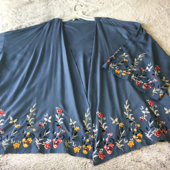 A Beautiful soul embroidered kimono/duster plus 2X - Picture 11 of 15